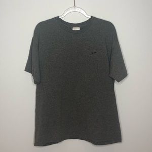 plain swoosh nike tee!!